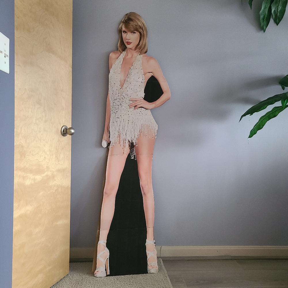 Taylor Swift Cardboard Cutout Lifesize